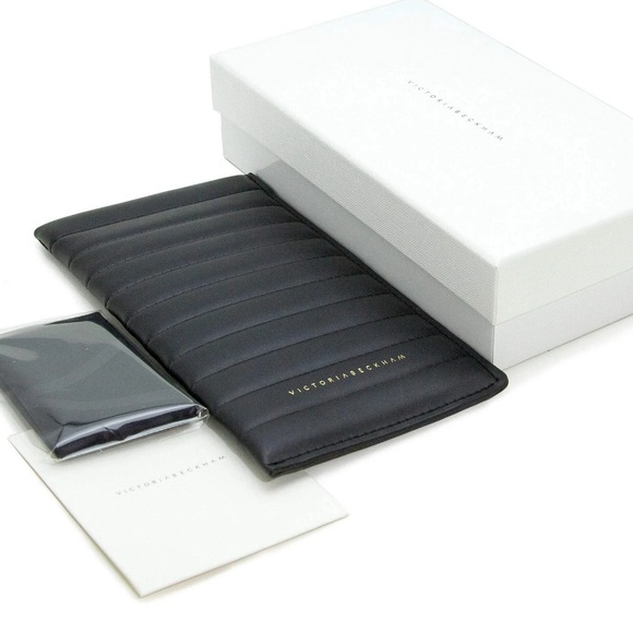 Victoria Beckham Modified
Rectangle Sunglasses VB661S 610
Maroon 57mm
Brand New - Picture 4 of 6